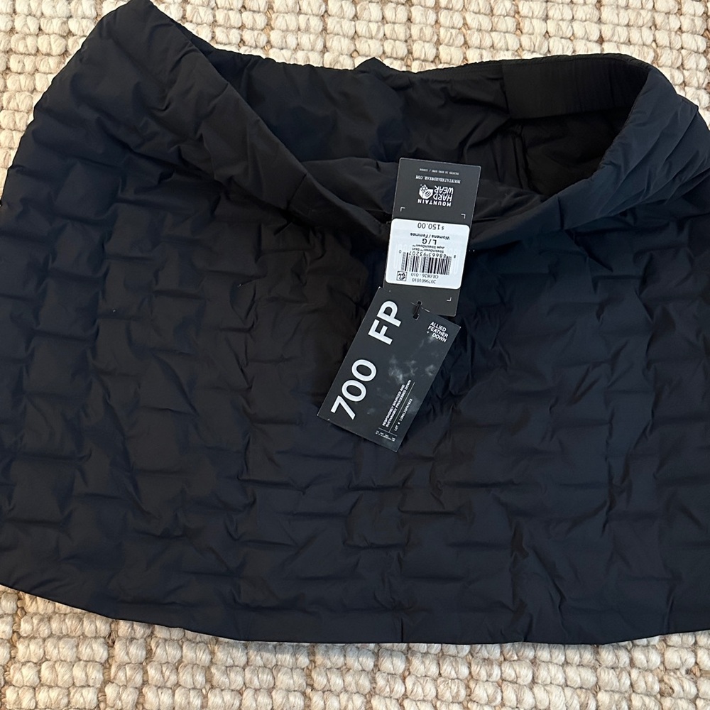 NWT Mountain Hardwear stretch down Black Skirt